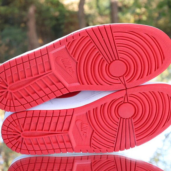 Jordan 1 Retro Low OG University Red - Picture 13 of 13